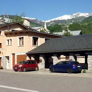 Arolla מלון